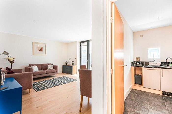 2 Bedroom Flat To Rent In City Walk, London, SE1