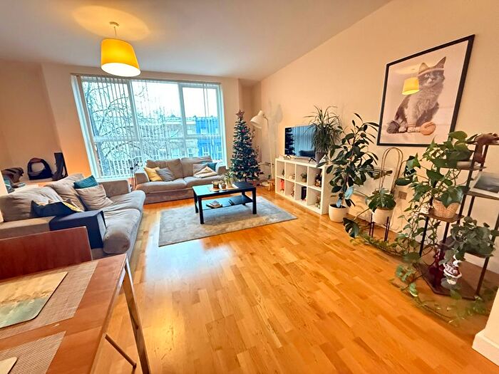 1 Bedroom Flat To Rent In Flat, Axminster Road, London, N7