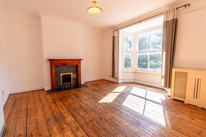 3 Bedroom Apartment To Rent In High Street, Rochester, Kent, ME1