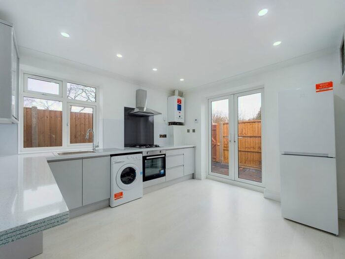 2 Bedroom Flat To Rent In Depot Road, Horsham, RH13