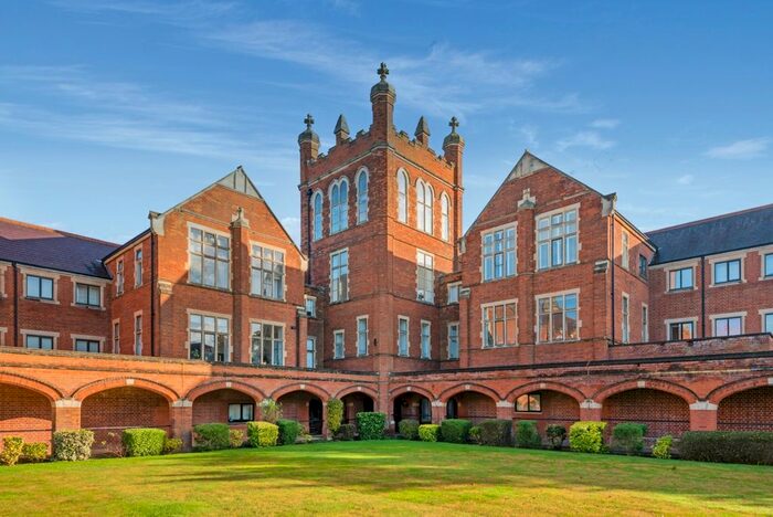 1 Bedroom Flat To Rent In King Edward Place, Bushey, WD23