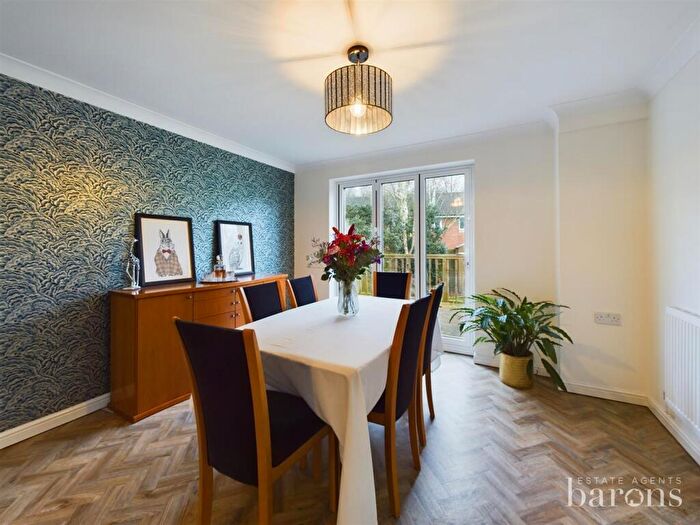 4 Bedroom Detached House For Sale In Vespasian Gardens, Basingstoke, RG24