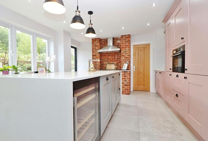5 Bedroom Detached House For Sale In Burnetts Lane, West End, SO30