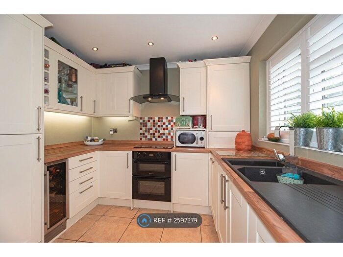 2 Bedroom Maisonette To Rent In Shevon Way, Brentwood, CM14