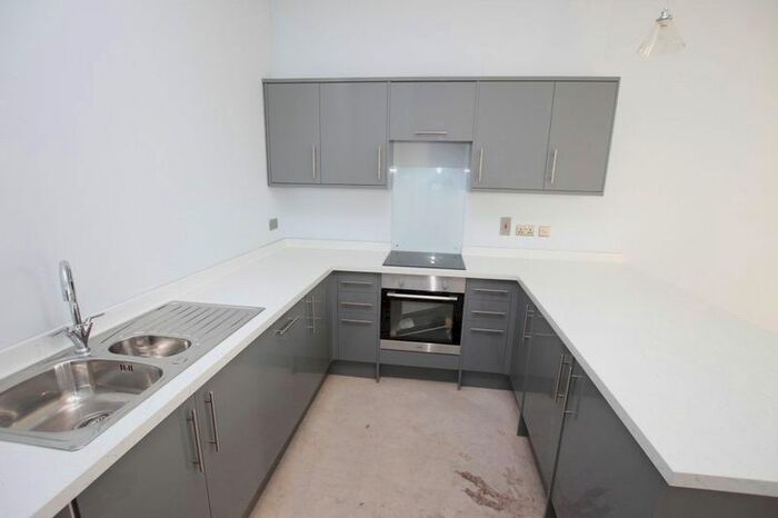 2 Bedroom Flat To Rent In Farringford House, Grimsby Road, Cleethorpes, DN35