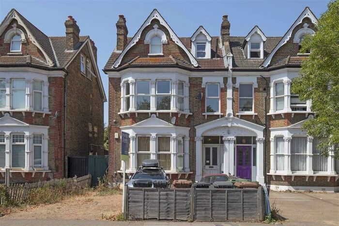 2 Bedroom Flat To Rent In Bromley Road, London, SE6