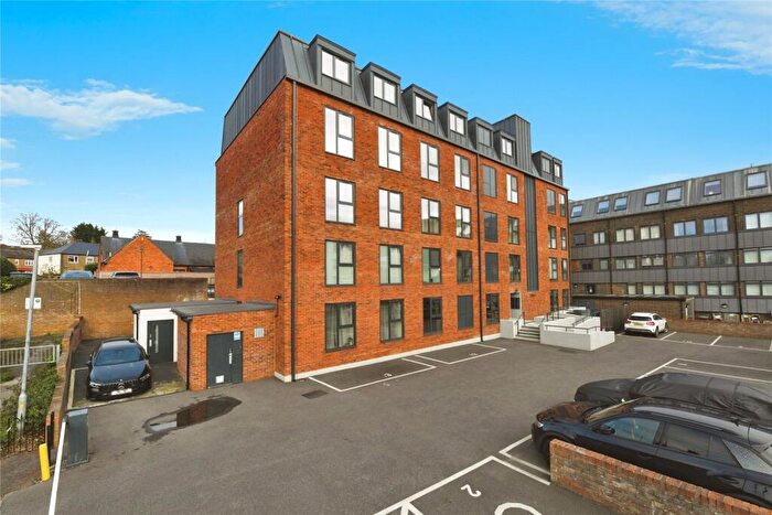 2 Bedroom Flat For Sale In Fairfield Road, Brentwood, Essex, CM14