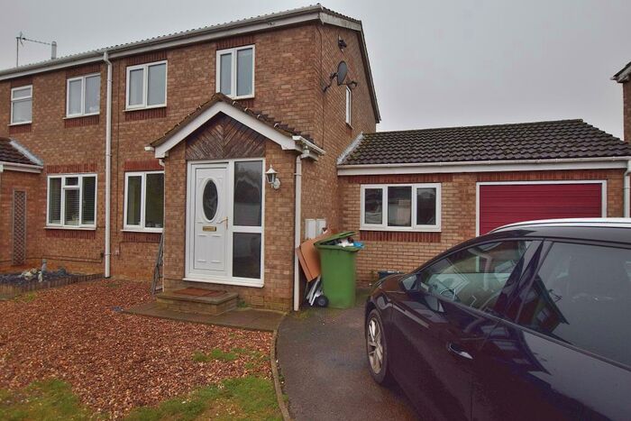 4 Bedroom Semi-Detached House To Rent In Robinsons Grove, Hibaldstow, DN20