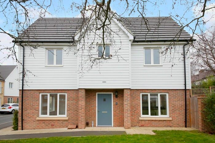 3 Bedroom End Of Terrace House To Rent In Cygnet Close, Orpington, BR5