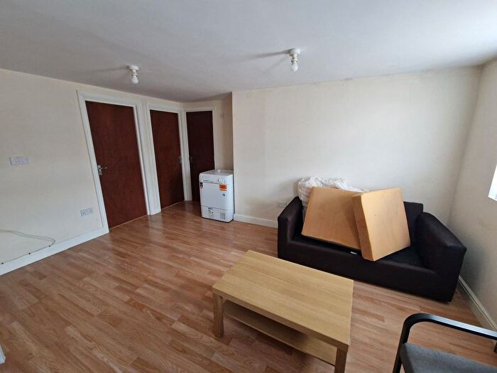 2 Bedroom Maisonette To Rent In Blackberry Farm Close, Hounslow, TW5