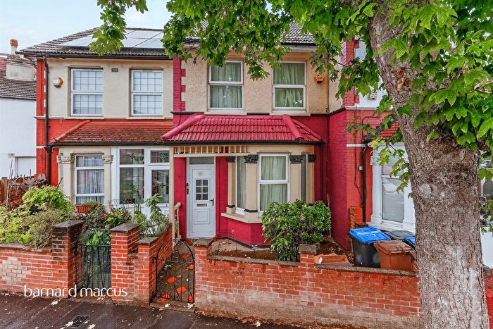 3 Bedroom Terraced House For Sale In Buxton Road, Thornton Heath, CR7