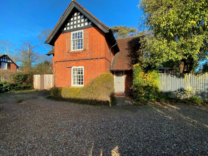 3 Bedroom Detached House To Rent In Coggeshall Road, Braintree, CM7