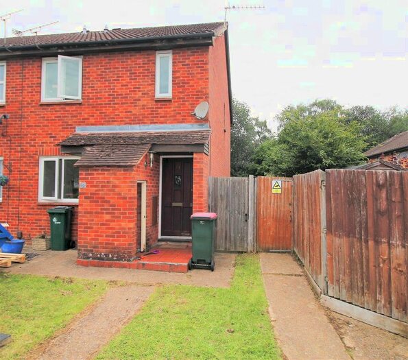 1 Bedroom Maisonette To Rent In St. Sampson Road, Crawley, RH11