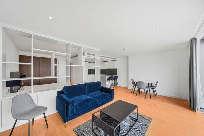 Flat For Sale In Landmark Pinnacle, Marsh Wall, E14