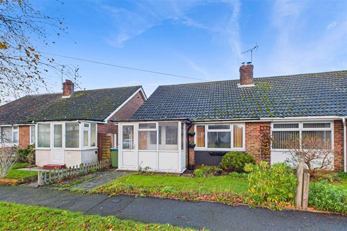 2 Bedroom Semi Detached Bungalow For Sale In Ivy Crescent, Bognor Regis, PO22