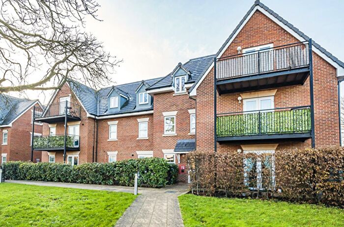 1 Bedroom Flat For Sale In Beech House, Molesey Road, Hersham, KT12