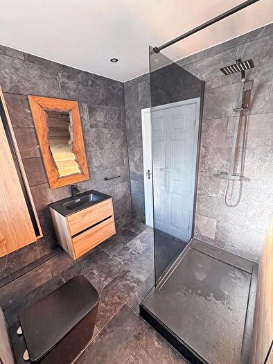 2 Bedroom Bungalow For Sale In Weldon Avenue, Bournemouth, BH11