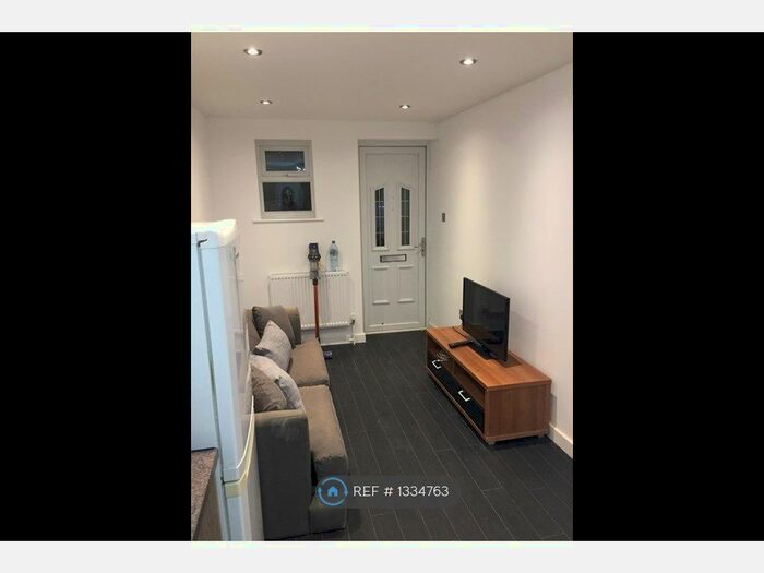 Studio To Rent In The Nightingales, Stanwell, TW19