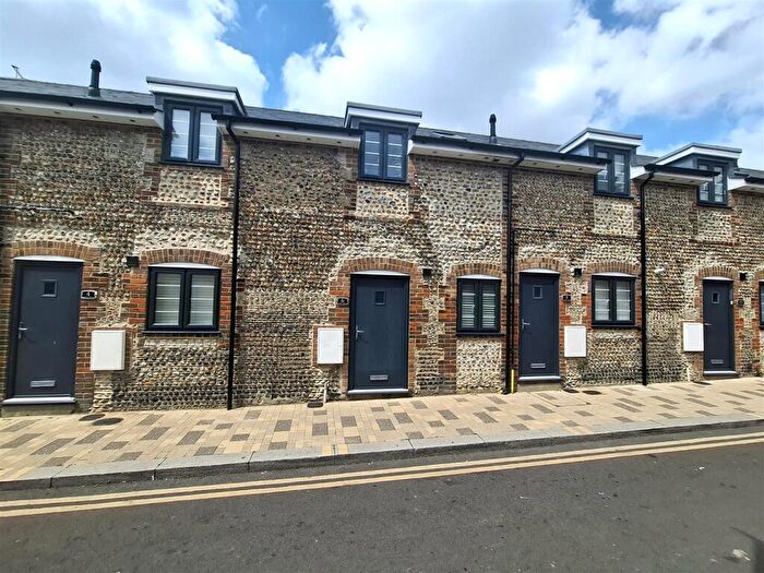 1 Bedroom Maisonette For Sale In Duke Street, Littlehampton, BN17