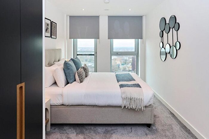 3 Bedroom Flat To Rent In Southwark Bridge Road, London, SE1