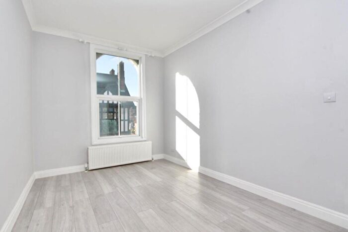 1 Bedroom Flat To Rent In Green Lanes, N16