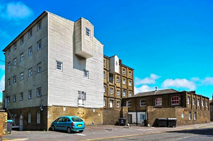 1 Bedroom Flat For Sale In London Road, Dover, CT17