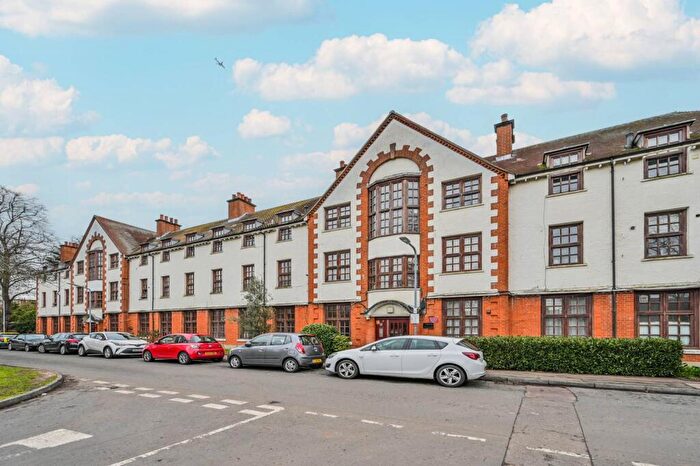 2 Bedroom Flat To Rent In Hood Lodge, Aldersbrook, London, E11