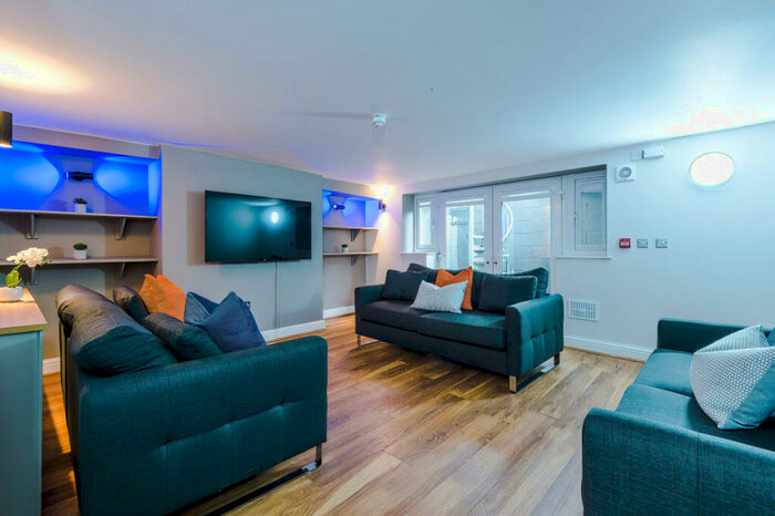 6 Bedroom Terraced House To Rent In Buckingham Mount, Leeds, LS6