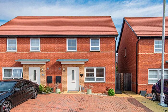 3 Bedroom Semi-Detached House For Sale In Collingtree Drive, Barton Seagrave, Kettering, NN15