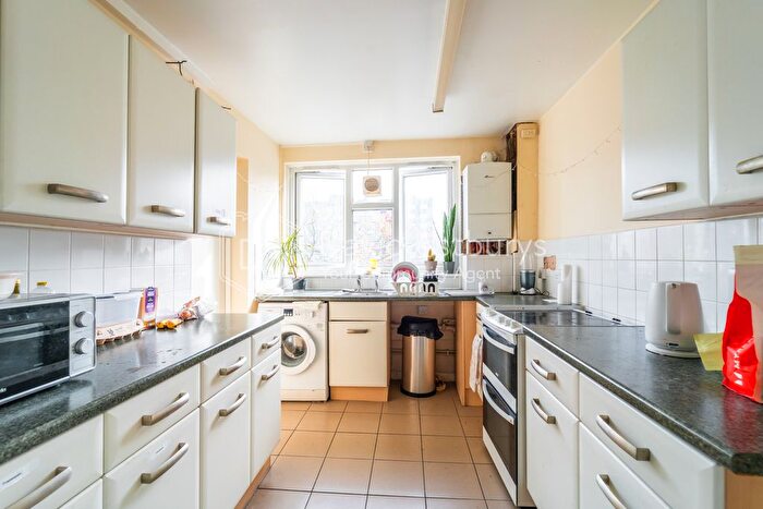 3 Bedroom Flat To Rent In Wenlock Street, Islington, London, N1