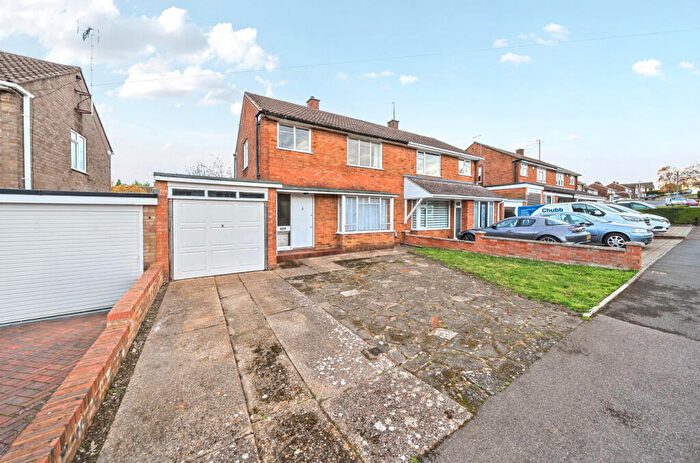 3 Bedroom Semi-Detached House For Sale In Appleby Gardens, Dunstable, Bedfordshire, LU6