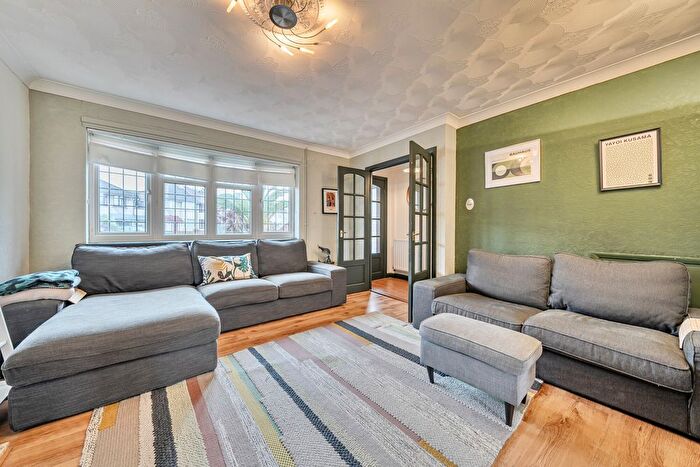 4 Bedroom Semi-detached House For Sale In Brampton Road, Bexleyheath, DA7