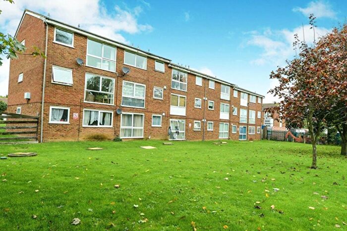 1 Bedroom Flat To Rent In Burns Drive, Hemel Hempstead, Hertfordshire, HP2