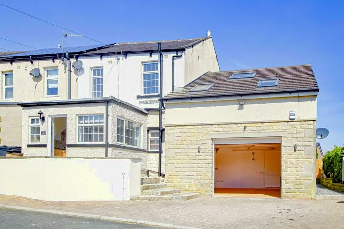 4 Bedroom End Of Terrace House To Rent In Milton Grove, Barnoldswick, BB18