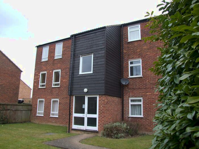 2 Bedroom Flat To Rent In Drood Close, Chelmsford, CM1