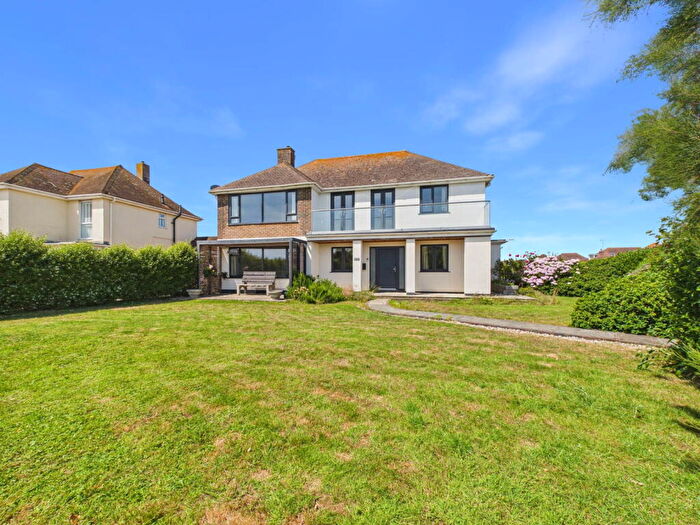 3 Bedroom Flat For Sale In Marine Crescent, Goring, Worthing, West Sussex, BN12