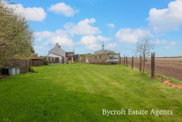 3 Bedroom Semi-Detached House For Sale In Beccles Road, Bradwell, NR31