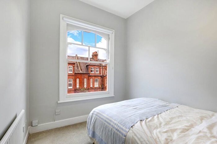 2 Bedroom Flat To Rent In Cambridge Road, London, SW11