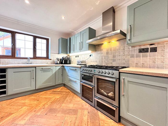5 Bedroom Detached House For Sale In Cenarth Drive, Aberdare, South Glamorgan, CF44