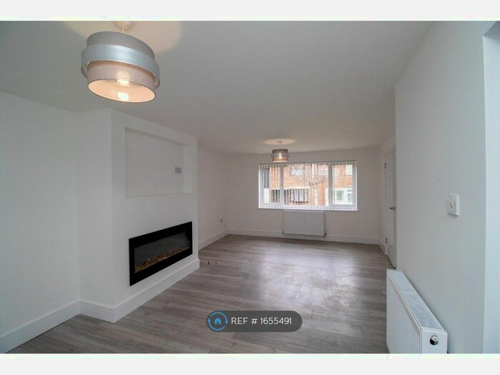 4 Bedroom Terraced House To Rent In Lee Walk, Basildon, SS16