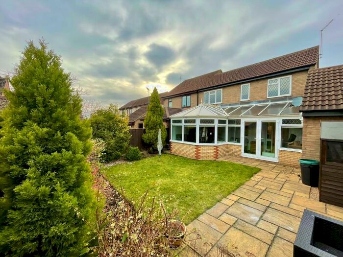 3 Bedroom Semi-Detached House To Rent In Kinross Drive, Bletchley, MK3