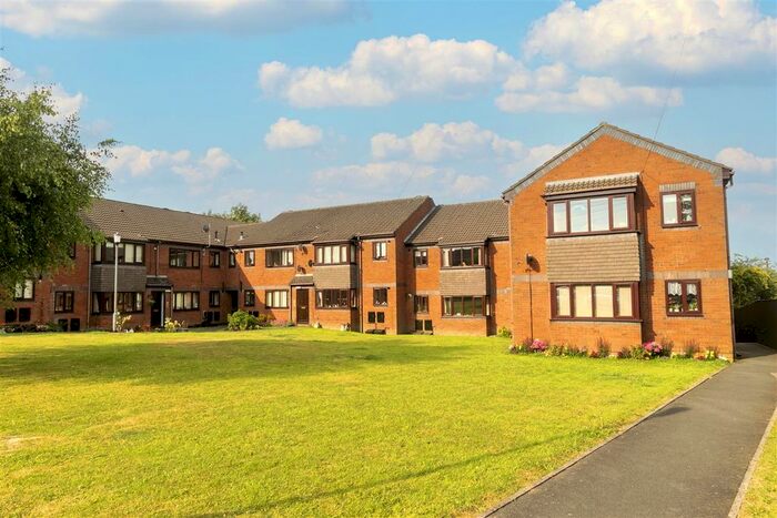 2 Bedroom Flat To Rent In Shaw Royd Court, Yeadon, Leeds, LS19