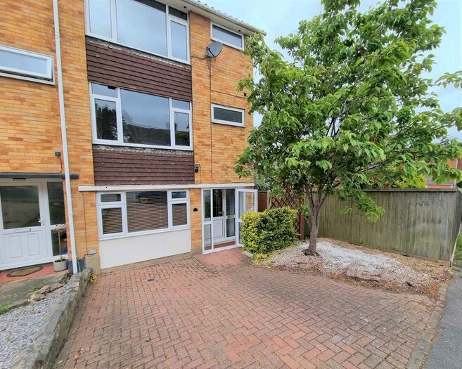 4 Bedroom Town House To Rent In The Vale, Brentwood, CM14
