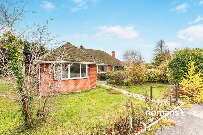 3 Bedroom Bungalow To Rent In Knowle Close, Caversham, Reading, RG4