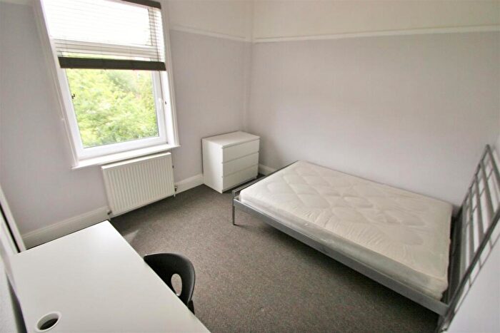 5 Bedroom Terraced House To Rent In Chestnut Avenue, Hyde Park, Leeds, LS6