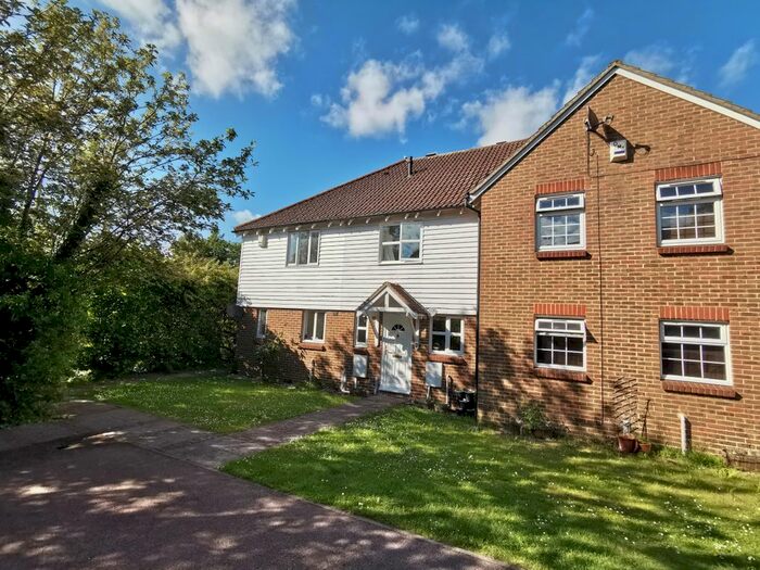 2 Bedroom Property To Rent In Bradbridge Green, Singleton, Ashford, TN23