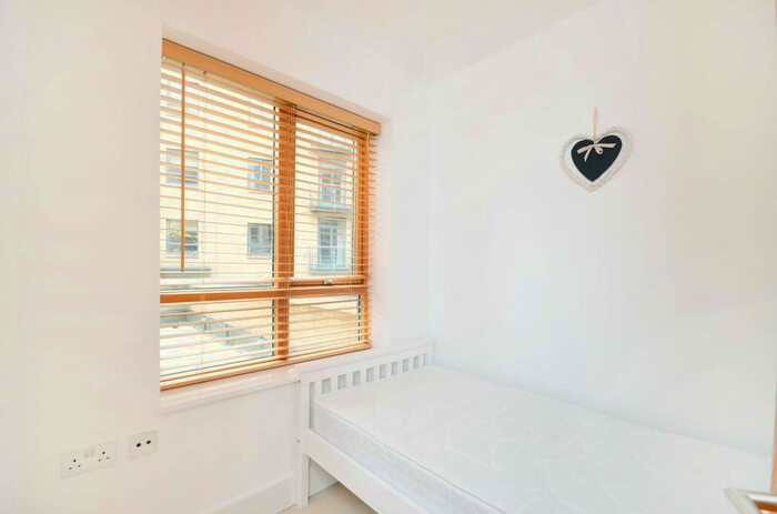 2 Bedroom Flat To Rent In Trinity Gate, Guildford, Guildford, GU1