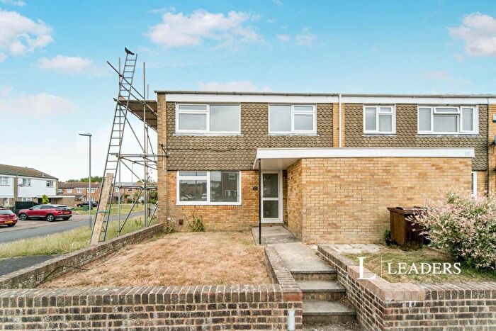 3 Bedroom End Of Terrace House To Rent In Linden Close, BN22