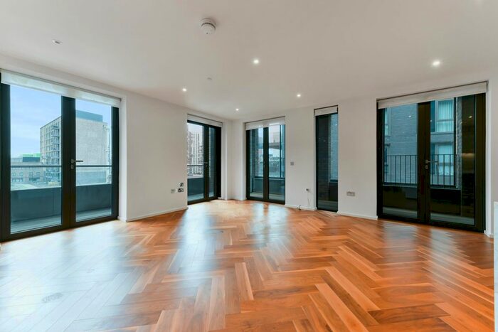 3 Bedroom Flat To Rent In Ambassador Building, Nine Elms, London, SW8