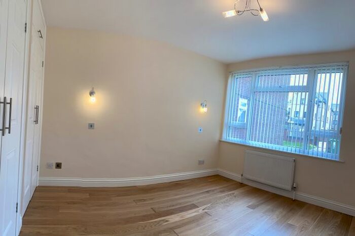 2 Bedroom Flat To Rent In Stratford Road, Watford, WD17